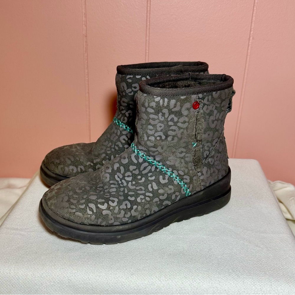 I Heart Uggs Grey Leopard Boots Size 4 Winter Snow Slip On Fur Leather Shoes
